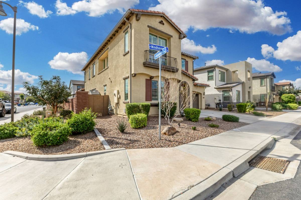 House for rent at 1527 W Windhaven Ave, Gilbert, AZ 85233