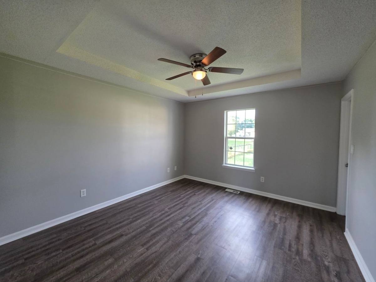 House for rent at 704 Carbondale Dr, Oak Grove, KY 42262