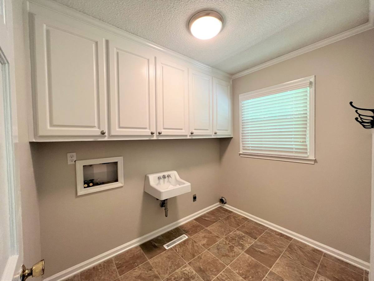 House for rent at 928 Brentwood Dr, Burlington, NC 27215