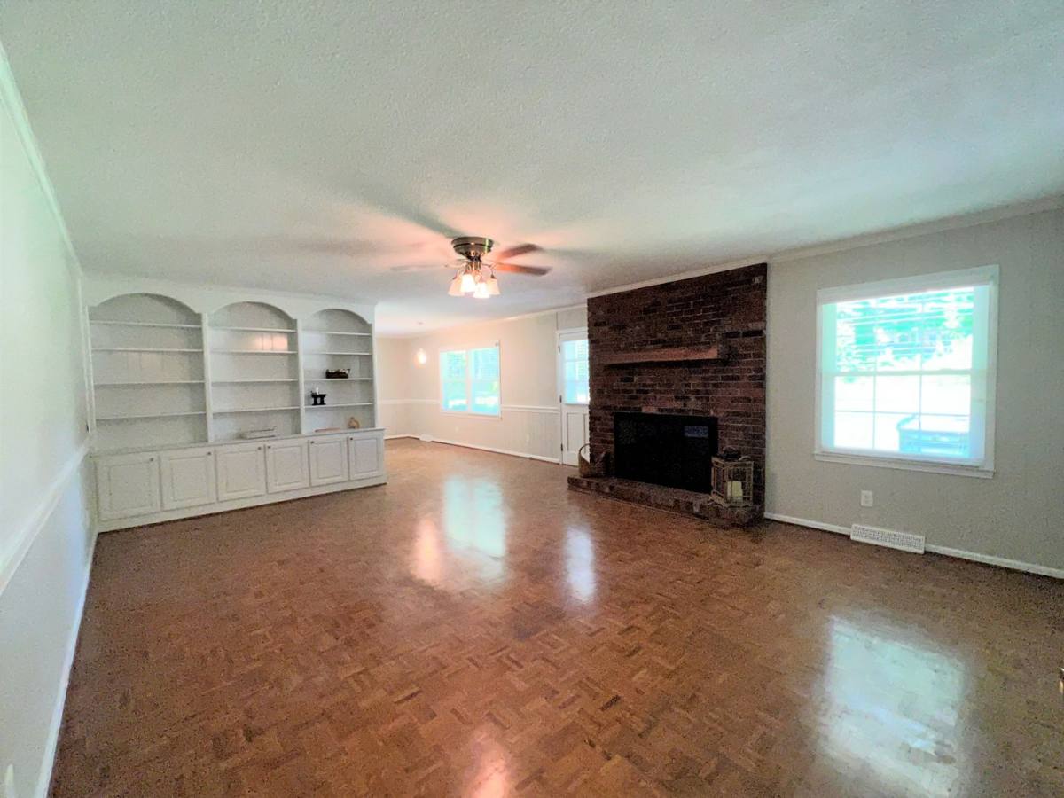 House for rent at 928 Brentwood Dr, Burlington, NC 27215