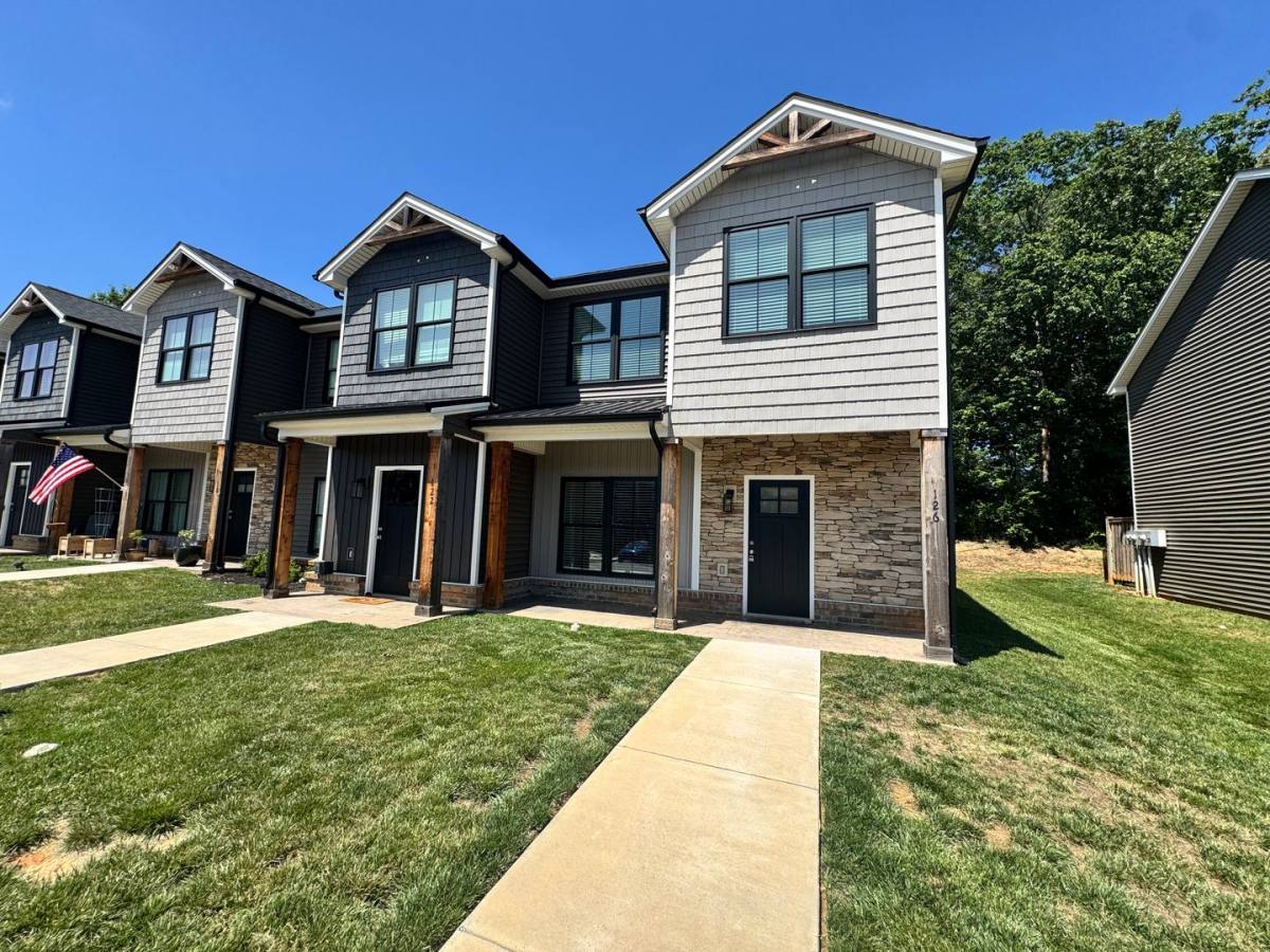 Townhouse for rent at 126 Sunburst Villa Dr, Evington, VA 24550