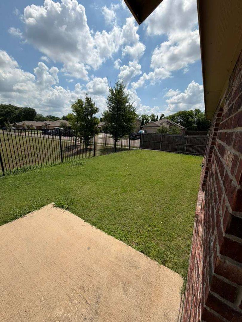 House for rent at 2708 Corbo Dr, Seagoville, TX 75159