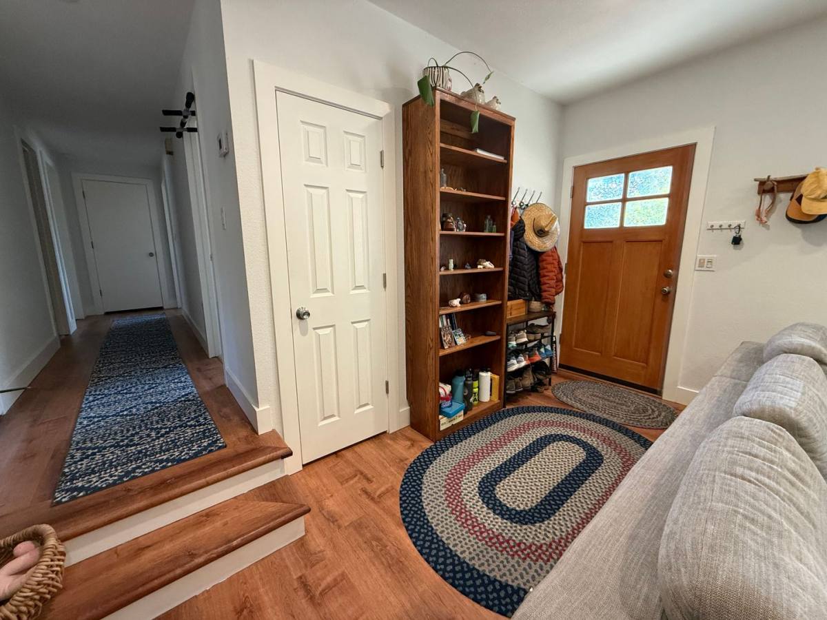 House for rent at 60874 Granite Dr, Bend, OR 97702