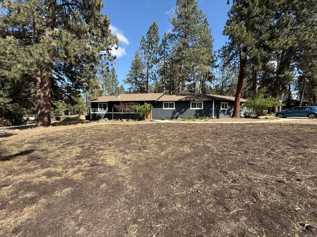 House for rent at 60874 Granite Dr, Bend, OR 97702