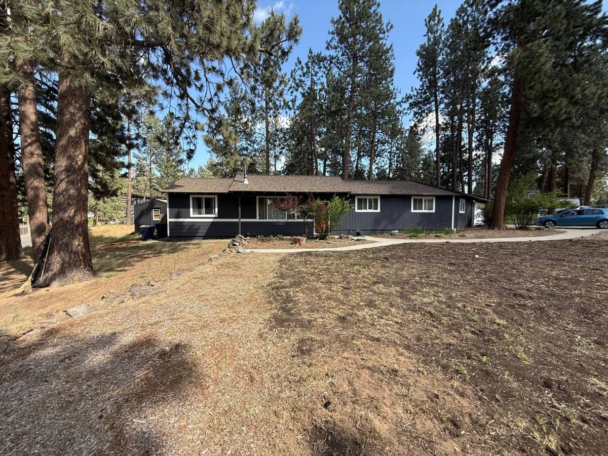 House for rent at 60874 Granite Dr, Bend, OR 97702
