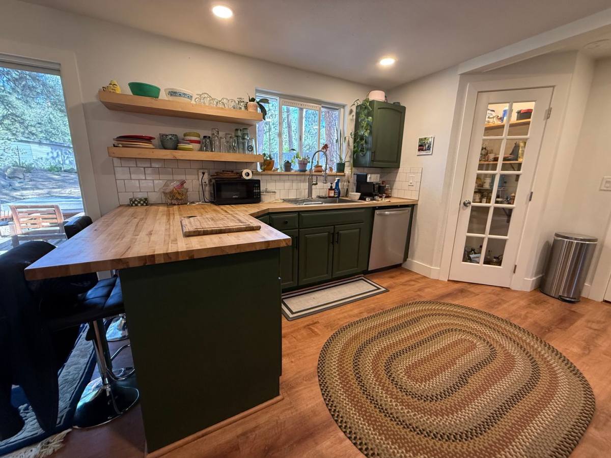House for rent at 60874 Granite Dr, Bend, OR 97702