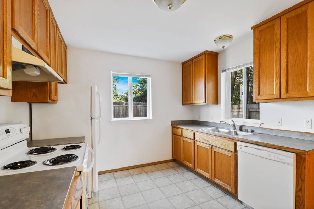 Townhouse for rent at 760 NW Paragon Place, Oak Harbor, WA 98277