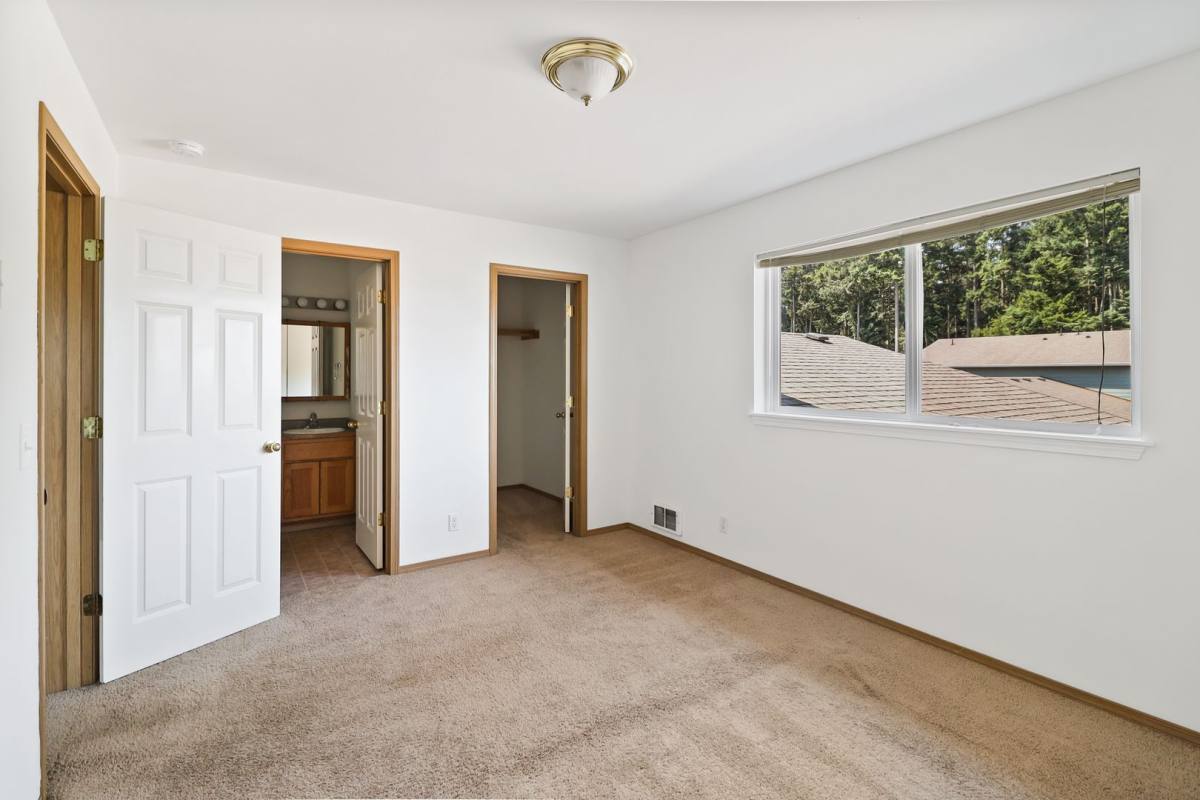 Townhouse for rent at 760 NW Paragon Place, Oak Harbor, WA 98277