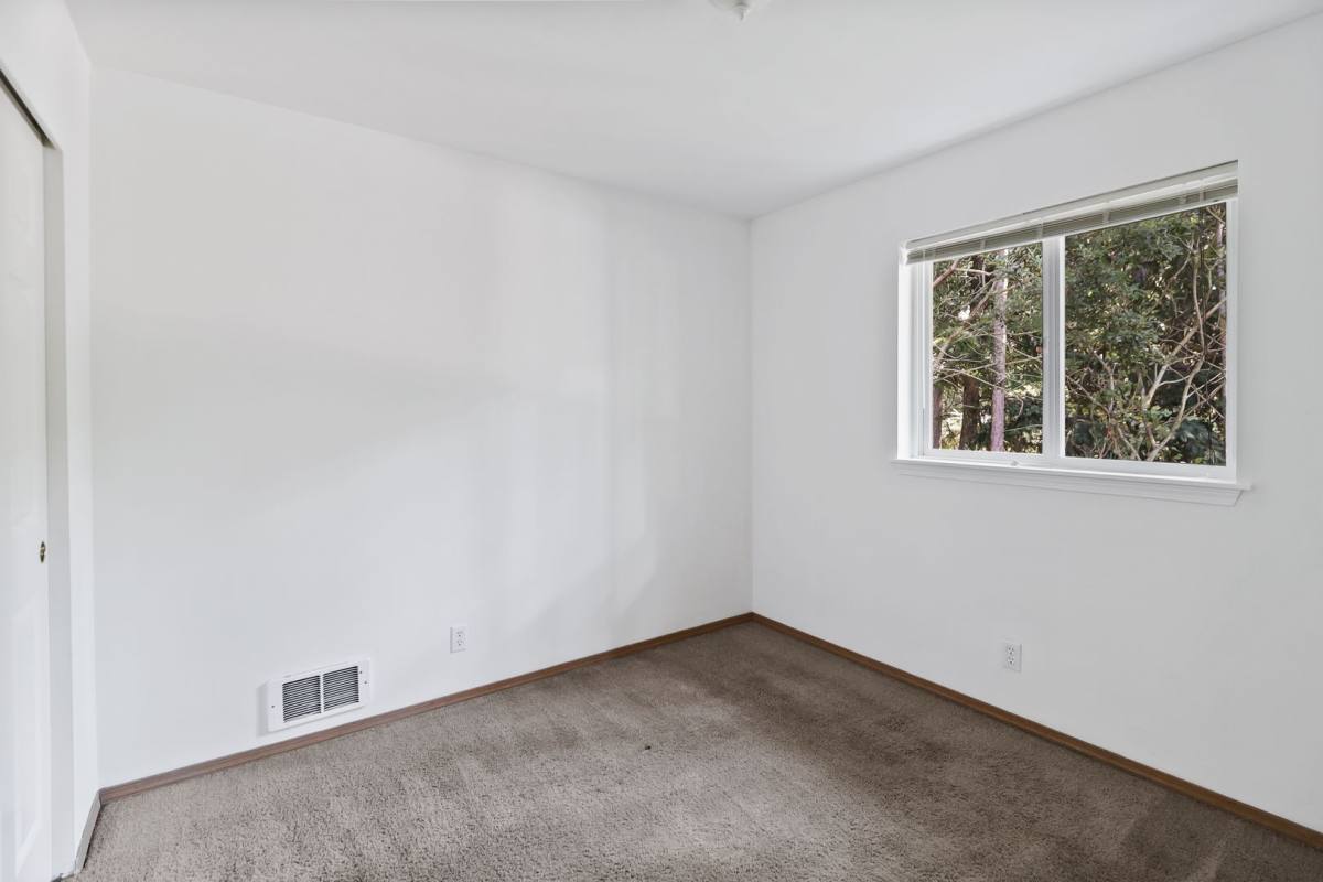 Townhouse for rent at 760 NW Paragon Place, Oak Harbor, WA 98277