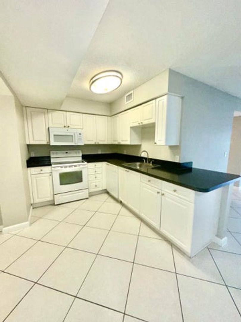 Apartment for rent at 4120 Union Square Blvd, Palm Beach Gardens, FL 33410