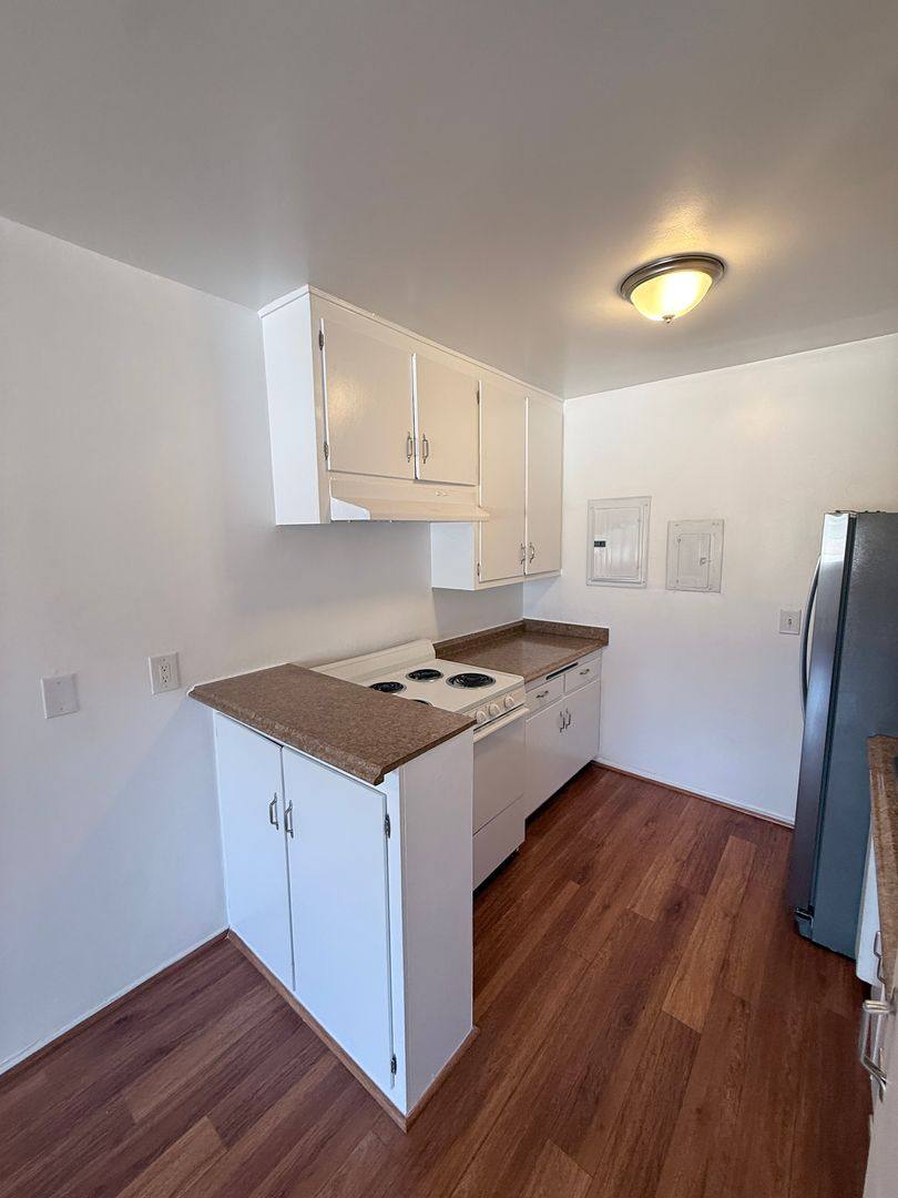 Apartment for rent at 7461 Hazeltine Ave, Van Nuys, CA 91405