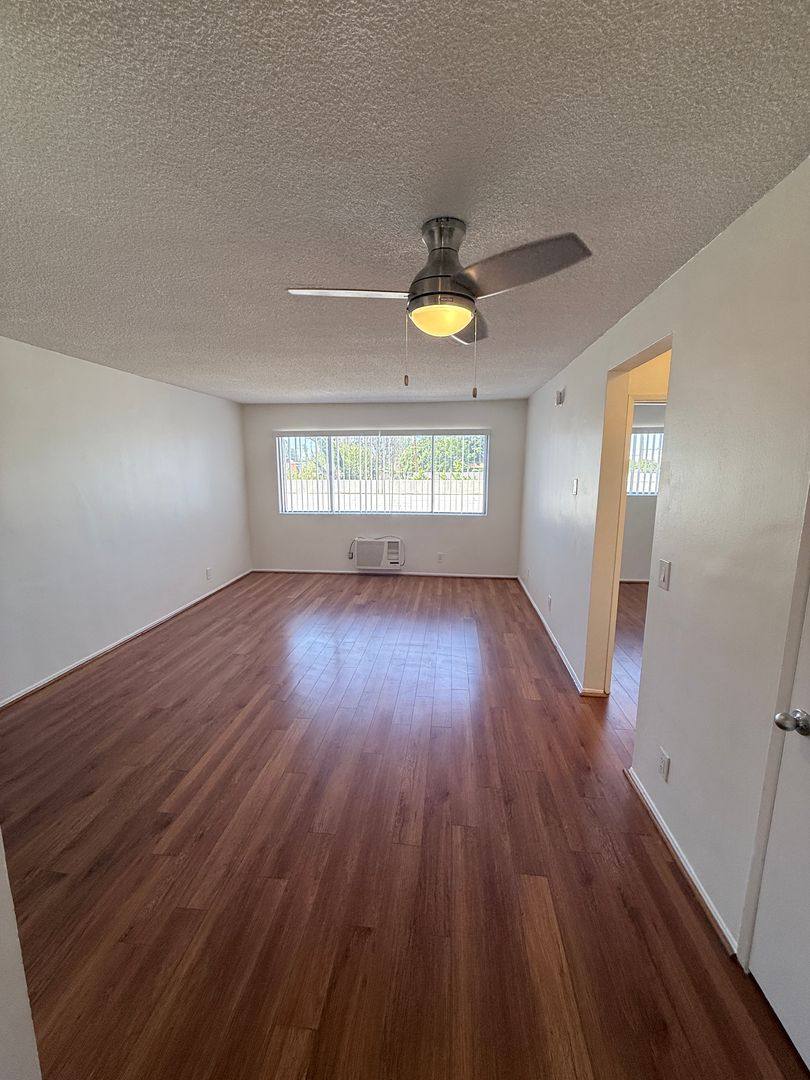 Apartment for rent at 7461 Hazeltine Ave, Van Nuys, CA 91405