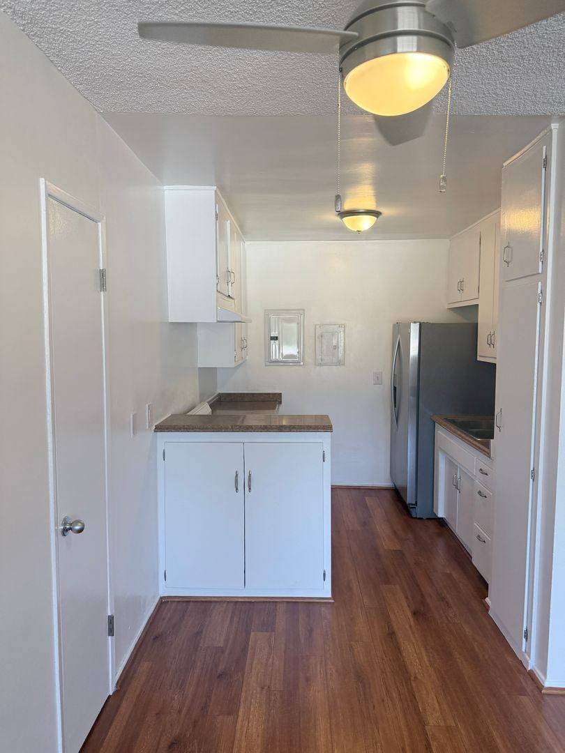 Apartment for rent at 7461 Hazeltine Ave, Van Nuys, CA 91405