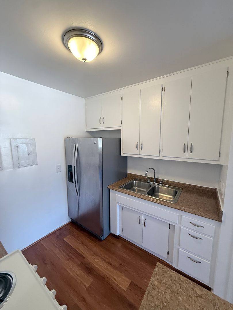 Apartment for rent at 7461 Hazeltine Ave, Van Nuys, CA 91405