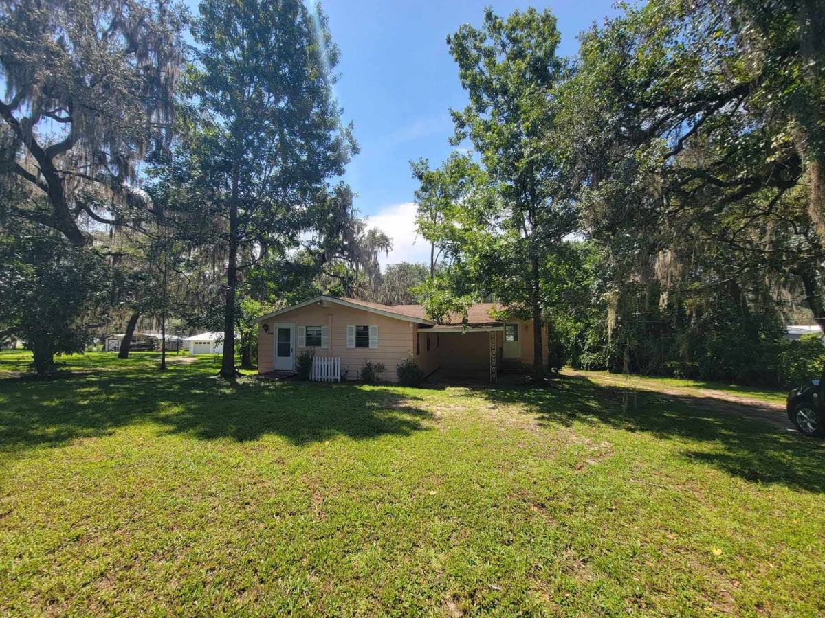 House for rent at 8849 S Lakeshore Dr, Floral City, FL 34436