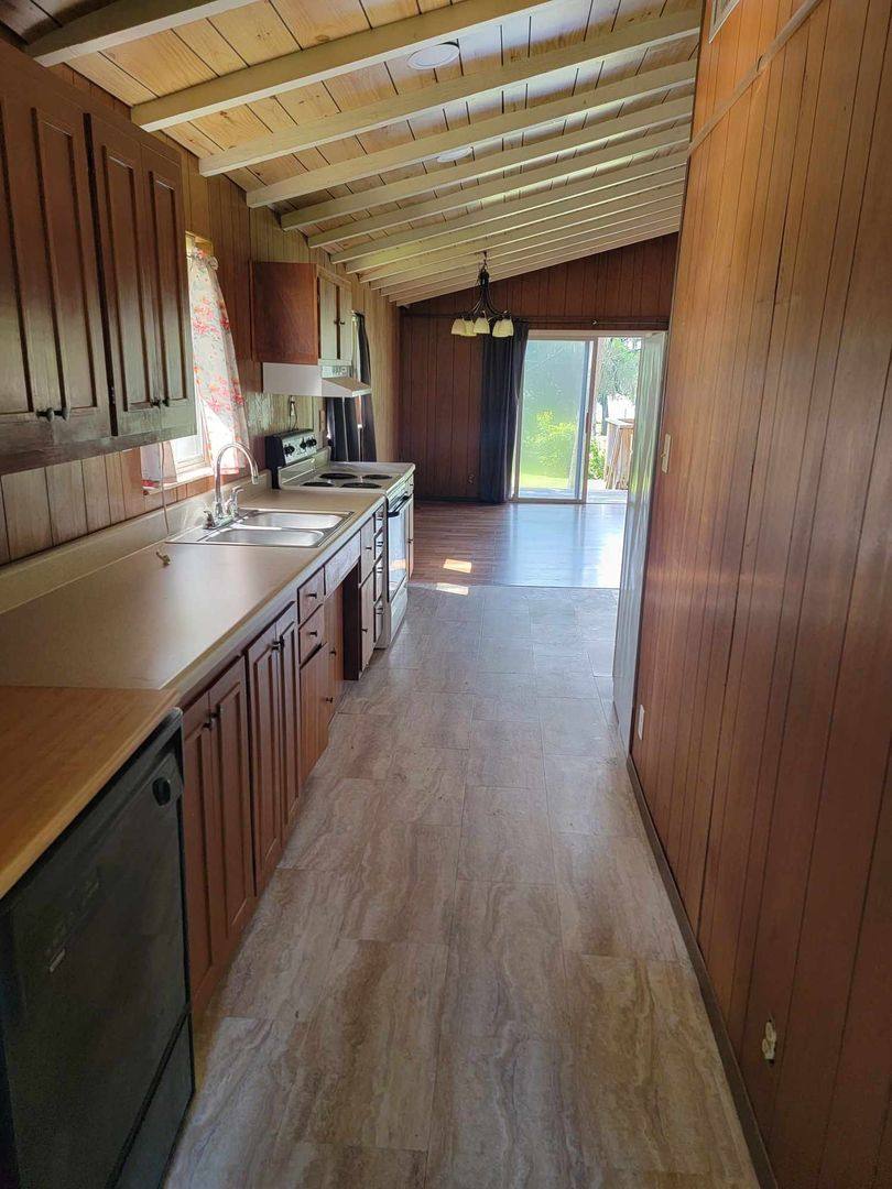 House for rent at 8849 S Lakeshore Dr, Floral City, FL 34436