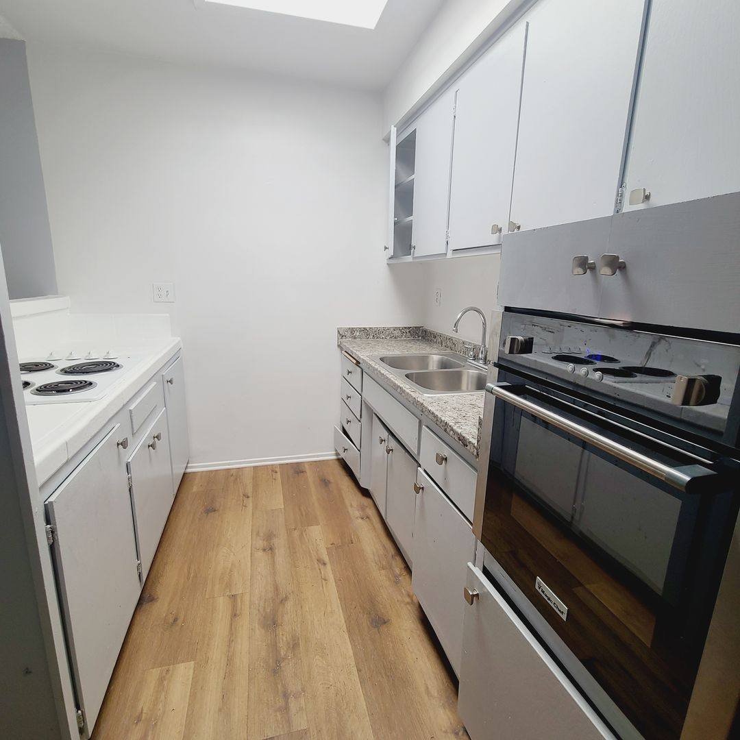 Apartment for rent at 7225-7235 Hollywood Blvd, Los Angeles, CA 90046