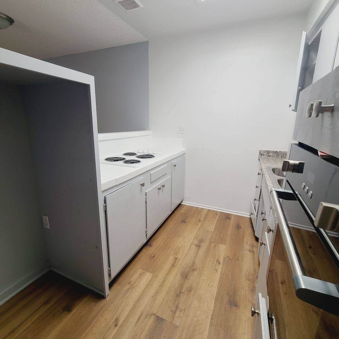 Apartment for rent at 7225-7235 Hollywood Blvd, Los Angeles, CA 90046