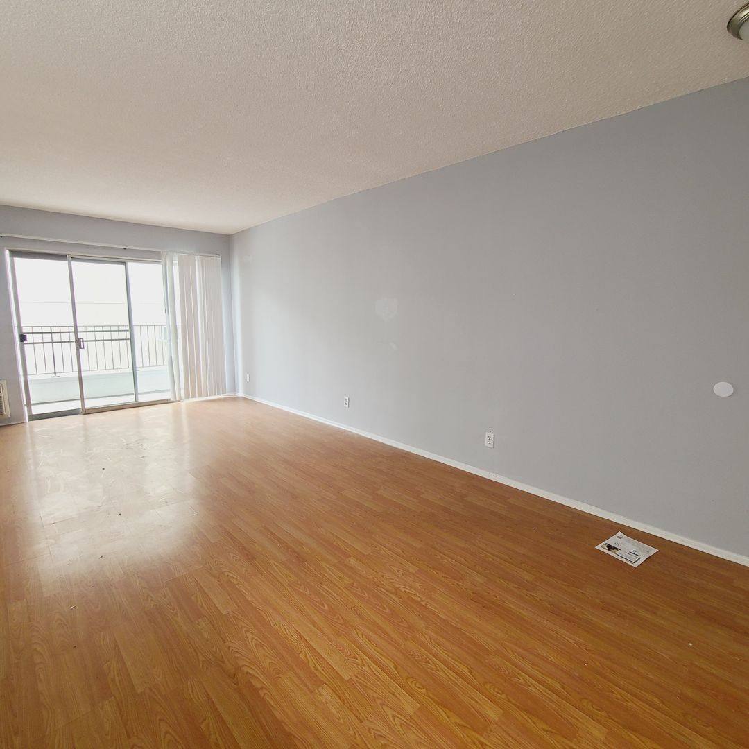 Apartment for rent at 7225-7235 Hollywood Blvd, Los Angeles, CA 90046