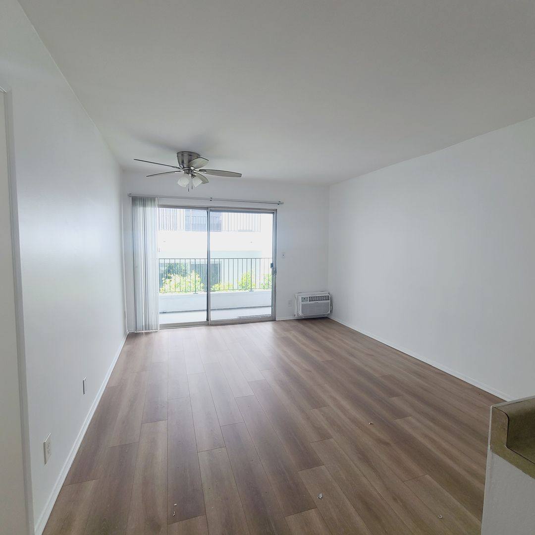 Apartment for rent at 7225-7235 Hollywood Blvd, Los Angeles, CA 90046