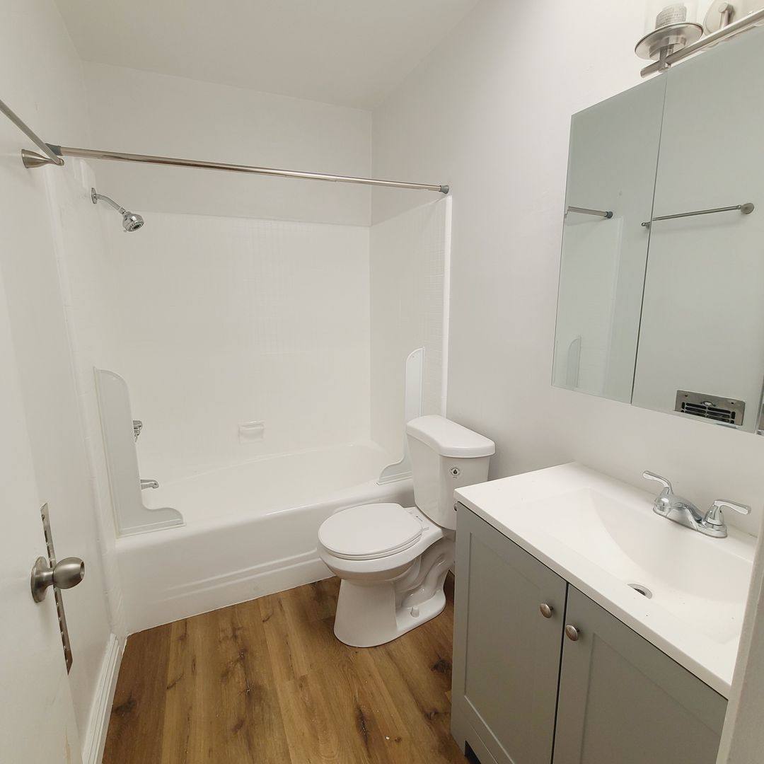Apartment for rent at 7225-7235 Hollywood Blvd, Los Angeles, CA 90046
