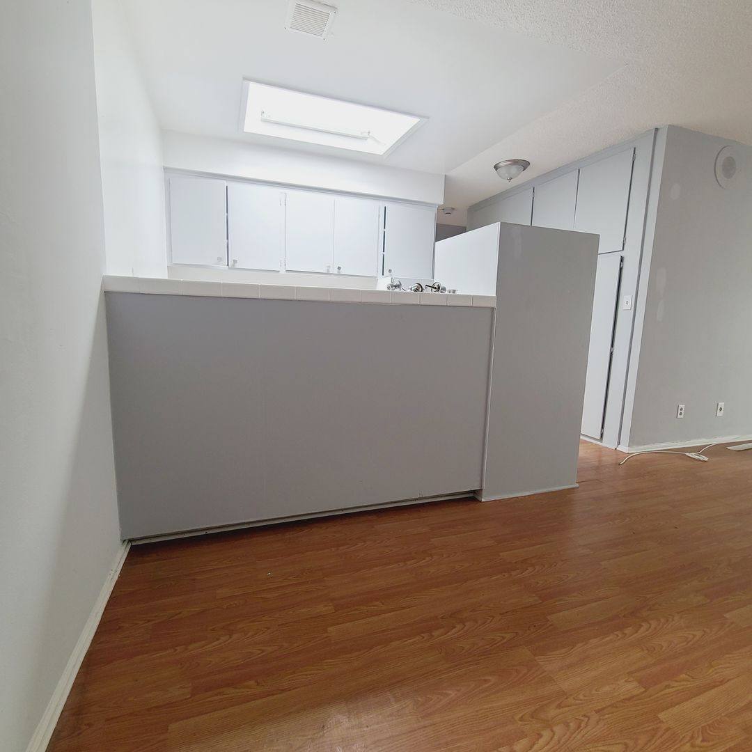Apartment for rent at 7225-7235 Hollywood Blvd, Los Angeles, CA 90046