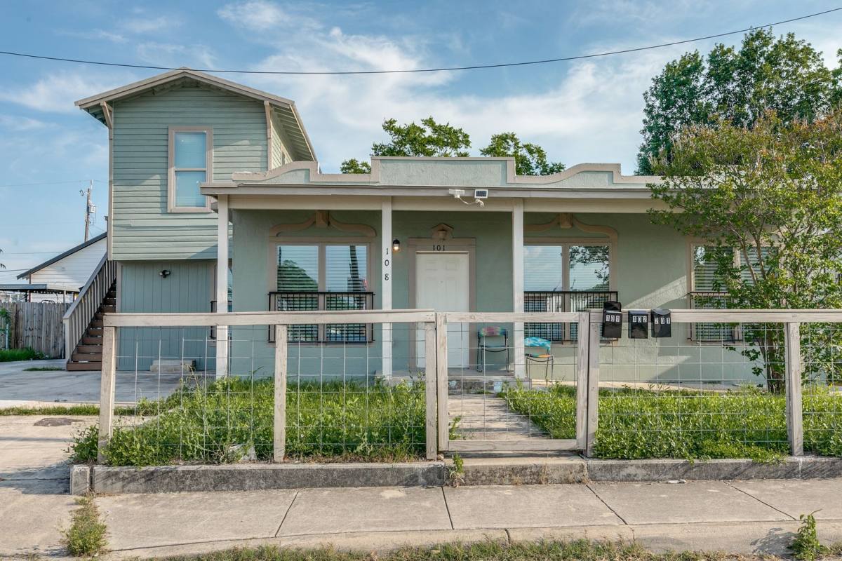 Townhouse for rent at 108 Beatrice Ave, San Antonio, TX 78214