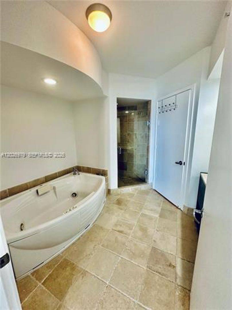 Apartment for rent at 18201 Collins Ave, North Miami Beach, FL 33160
