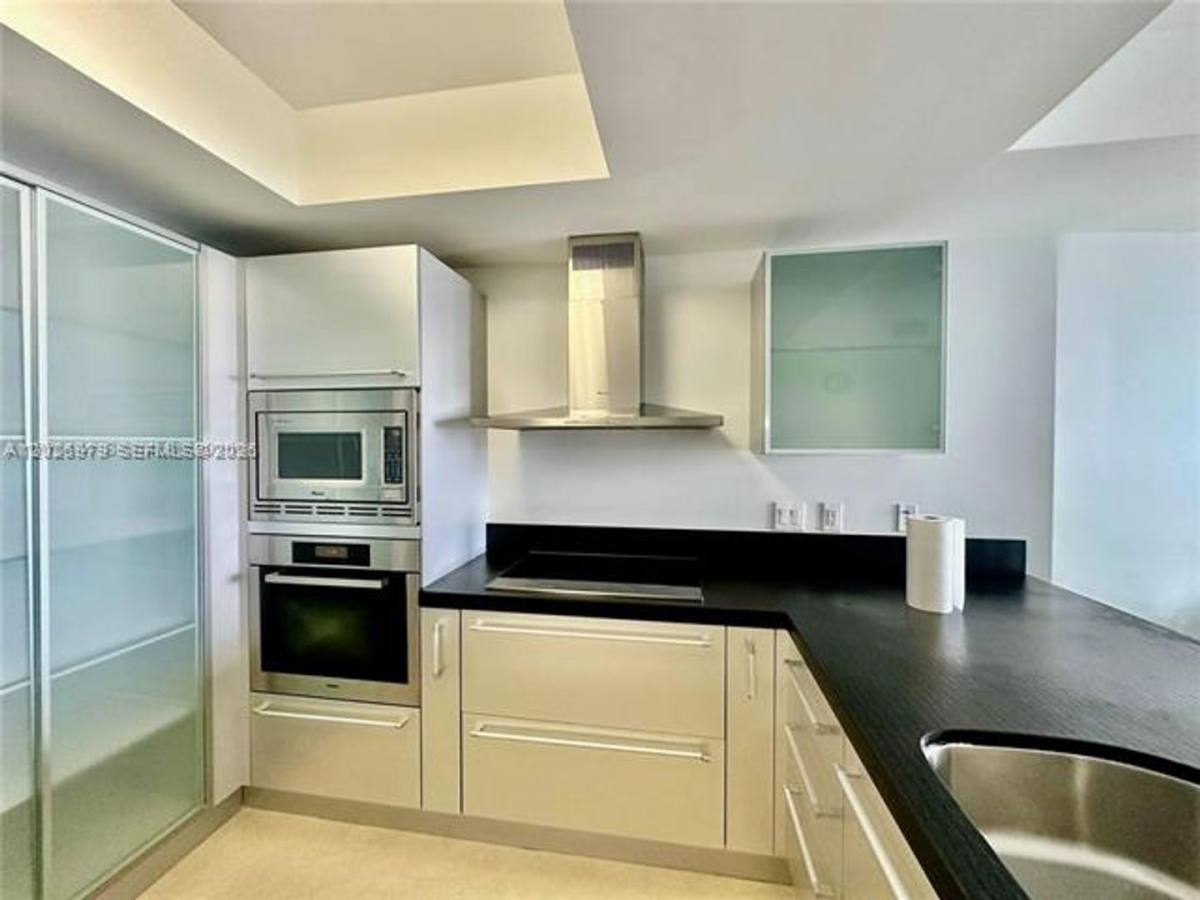 Apartment for rent at 18201 Collins Ave, North Miami Beach, FL 33160