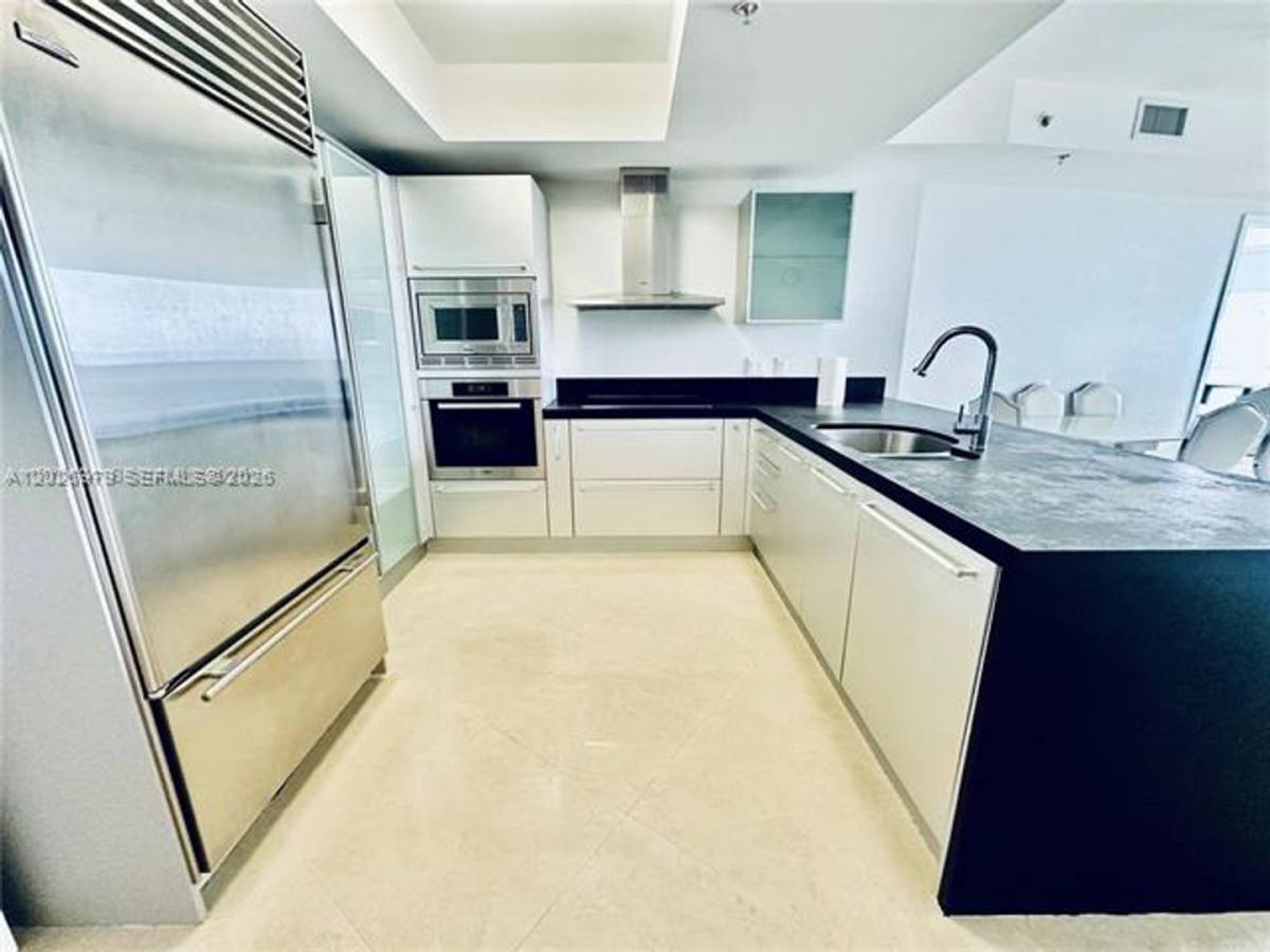 Apartment for rent at 18201 Collins Ave, North Miami Beach, FL 33160