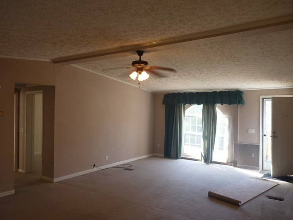 House for rent at 825 Allen Rd, Grantville, GA 30220