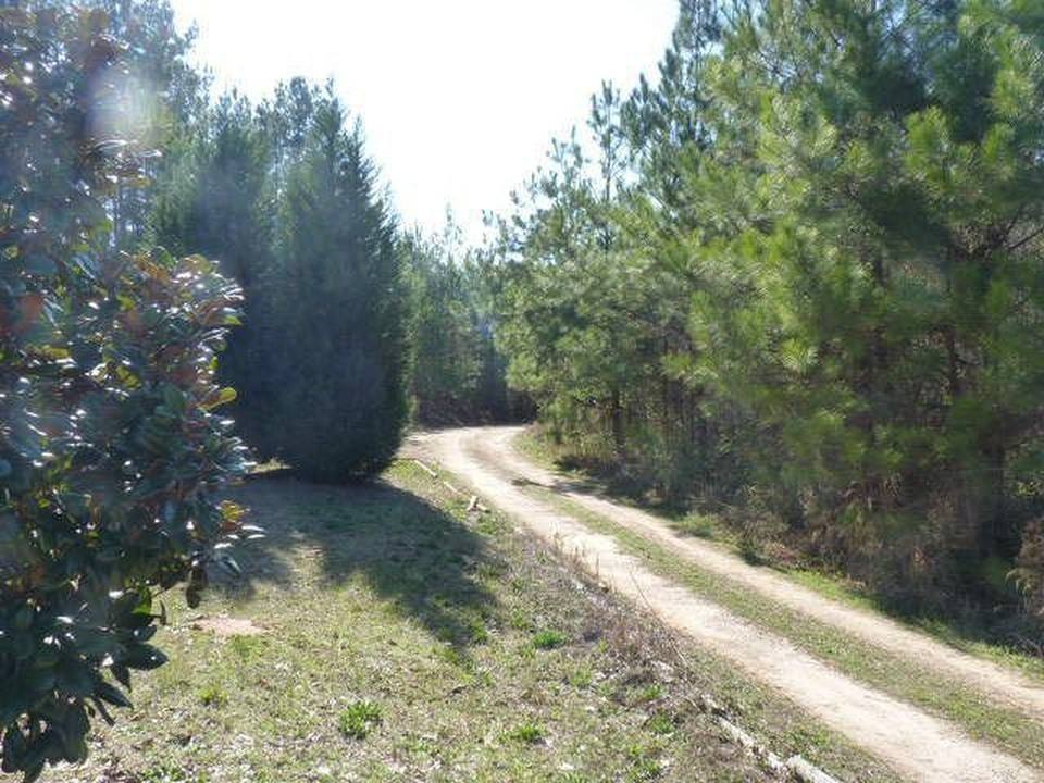 House for rent at 825 Allen Rd, Grantville, GA 30220
