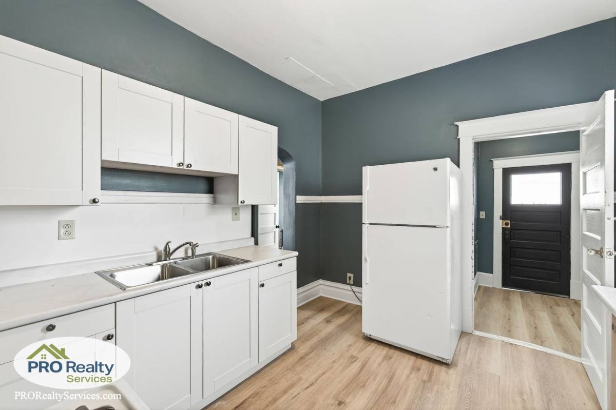 Townhouse for rent at 3328 - 5th Ave S, Minneapolis, MN 55408