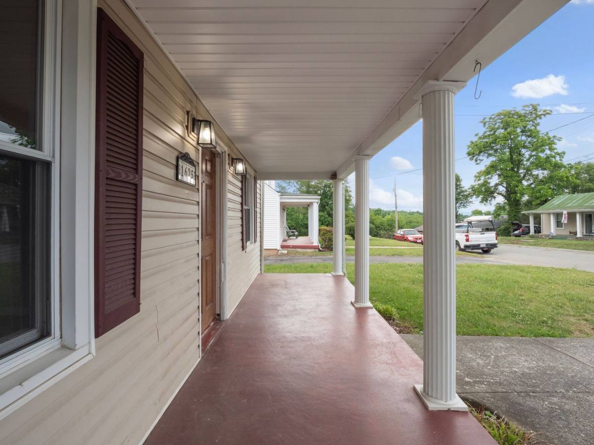 House for rent at 1625 Padbury Ave SE, Roanoke, VA 24014