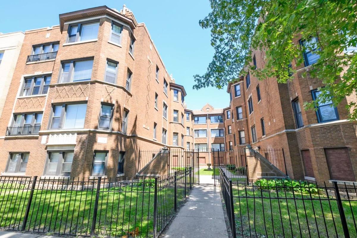 Apartment for rent at 7645-7053 E End Ave, Chicago, IL 60649