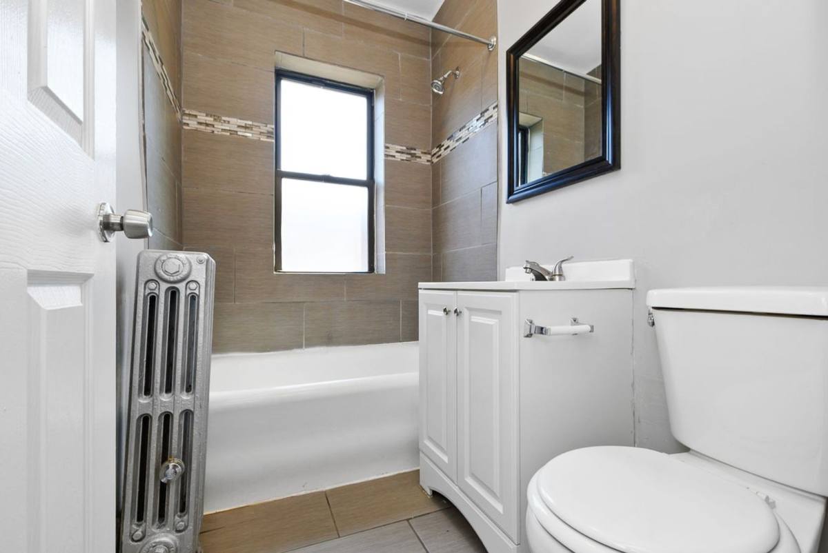 Apartment for rent at 7645-7053 E End Ave, Chicago, IL 60649