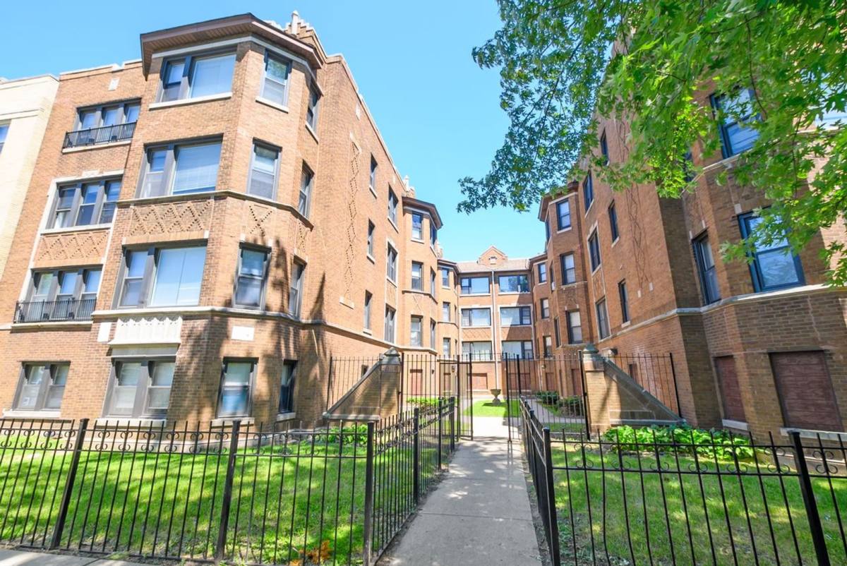 Apartment for rent at 7645-7053 E End Ave, Chicago, IL 60649