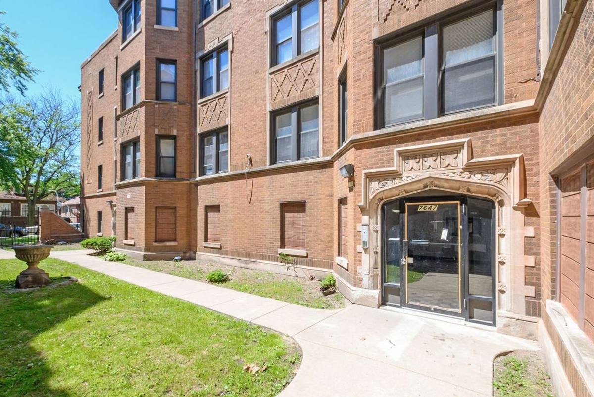 Apartment for rent at 7645-7053 E End Ave, Chicago, IL 60649