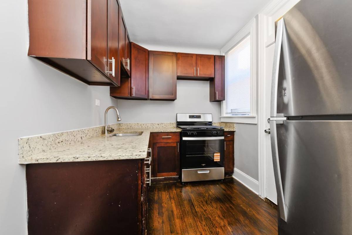 Apartment for rent at 7645-7053 E End Ave, Chicago, IL 60649