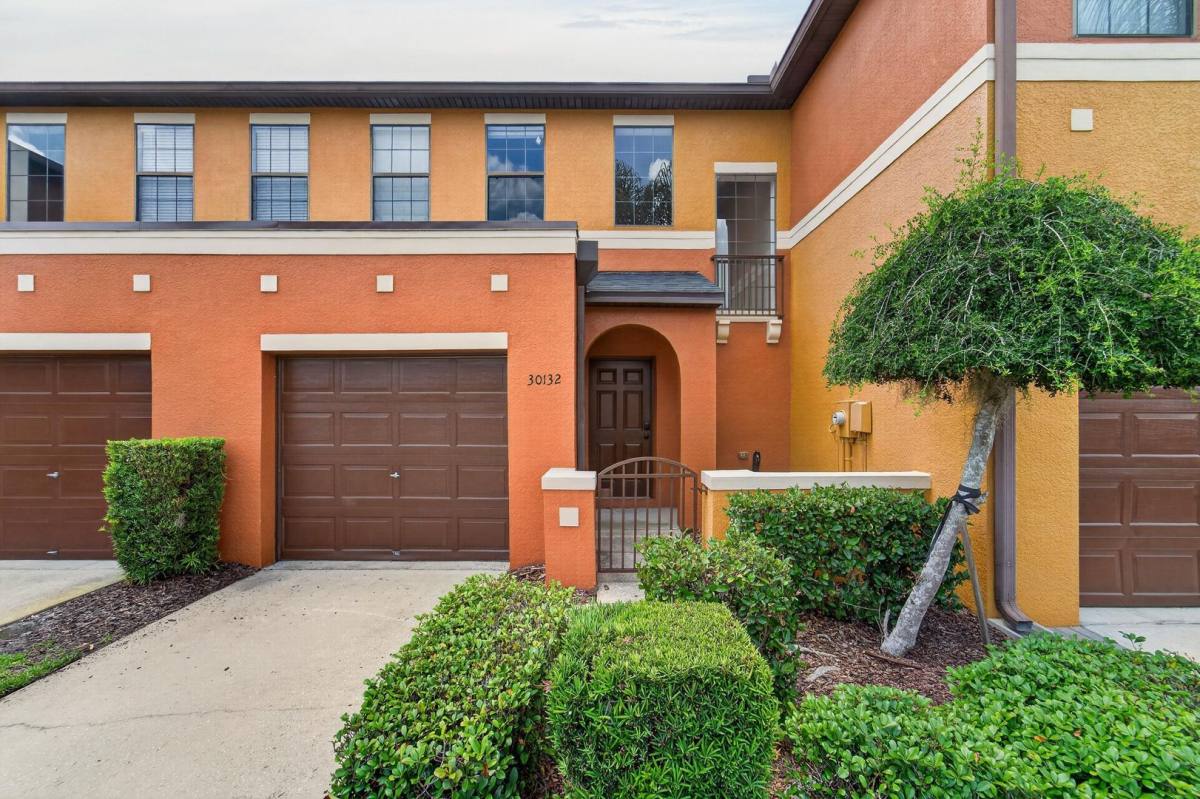 Townhouse for rent at 30132 Mossbank Dr, Wesley Chapel, FL 33543