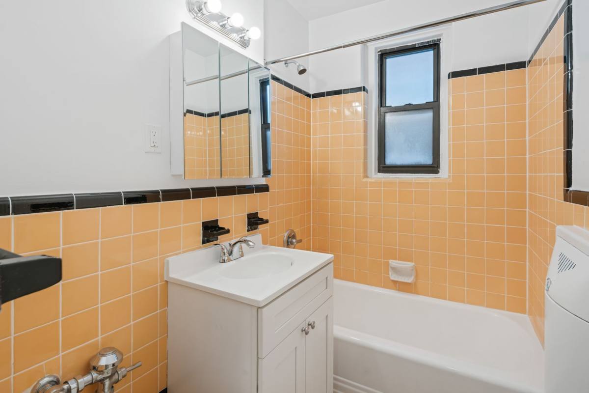 Apartment for rent at 44-01 34th Ave, Long Island City, NY 11101