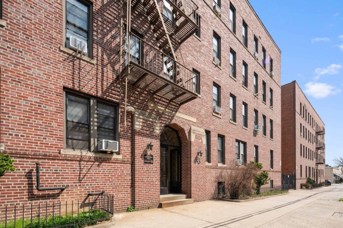 Apartment for rent at 44-01 34th Ave, Long Island City, NY 11101