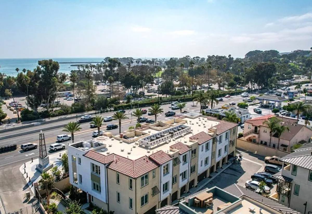 Townhouse for rent at 985 Doheny Way, Dana Point, CA 92629