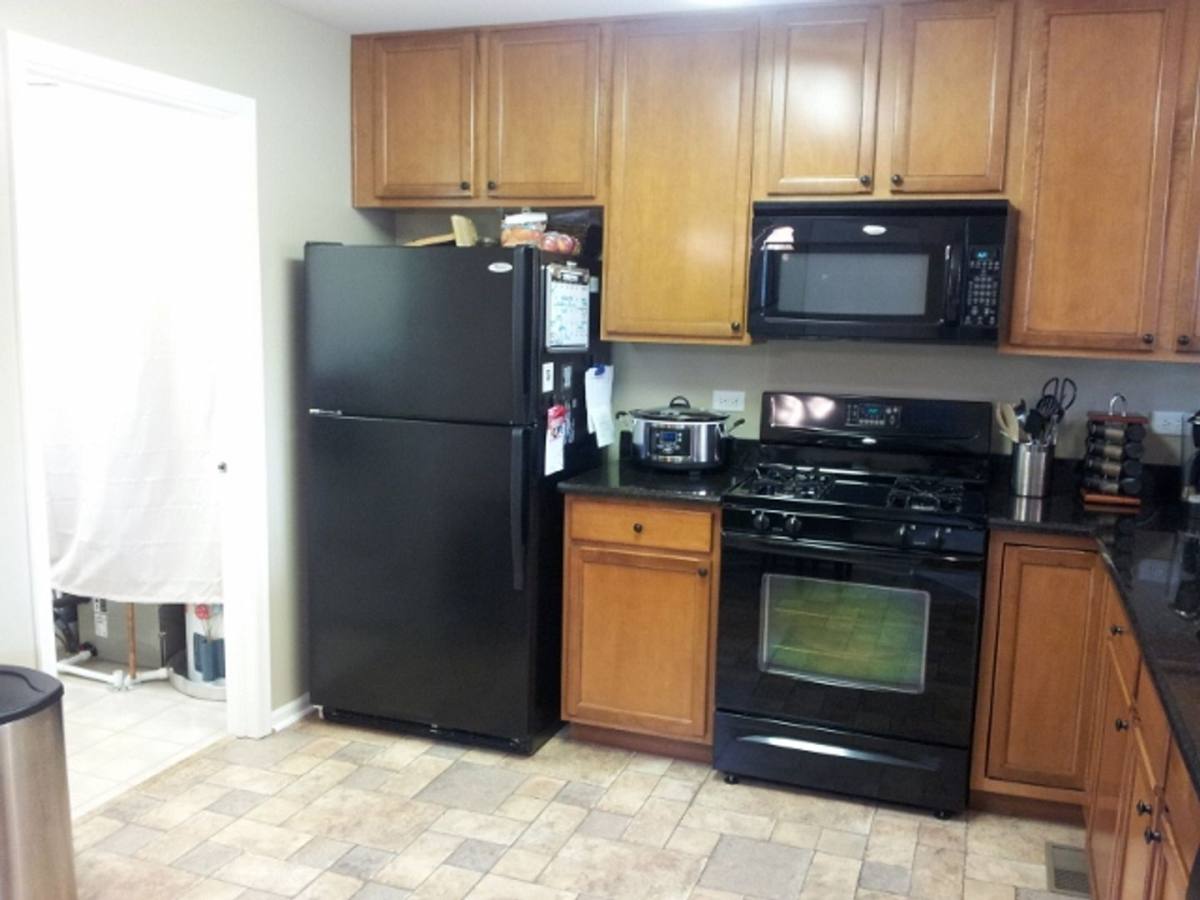 Townhouse for rent at 32415 N Mackinac Lane, McHenry, IL 60051