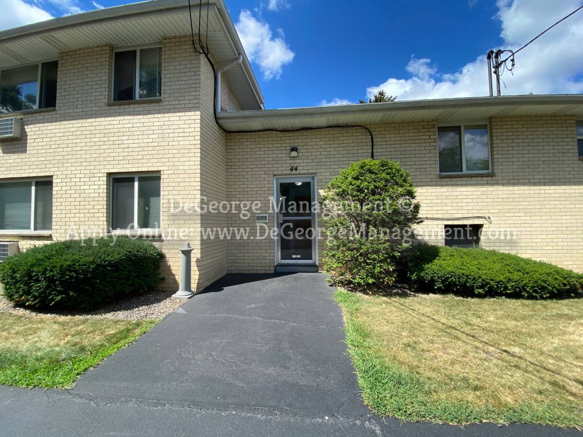 Apartment for rent at 4-52 Titus Court, Rochester, NY 14617