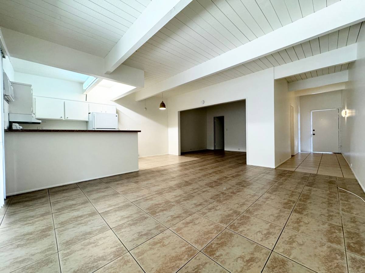 Apartment for rent at 3737 E Calle De Carlos, Palm Springs, CA 92264