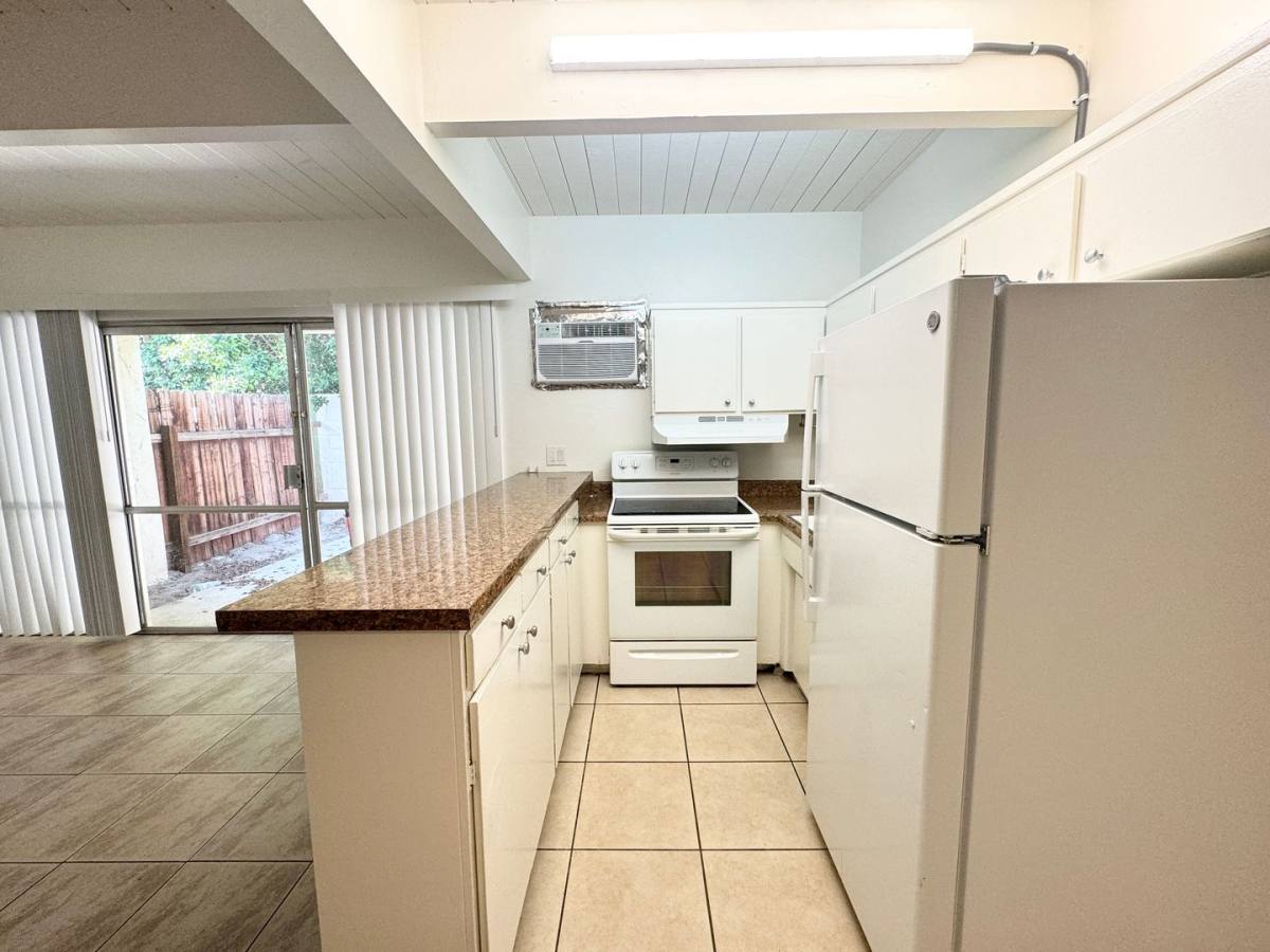 Apartment for rent at 3737 E Calle De Carlos, Palm Springs, CA 92264