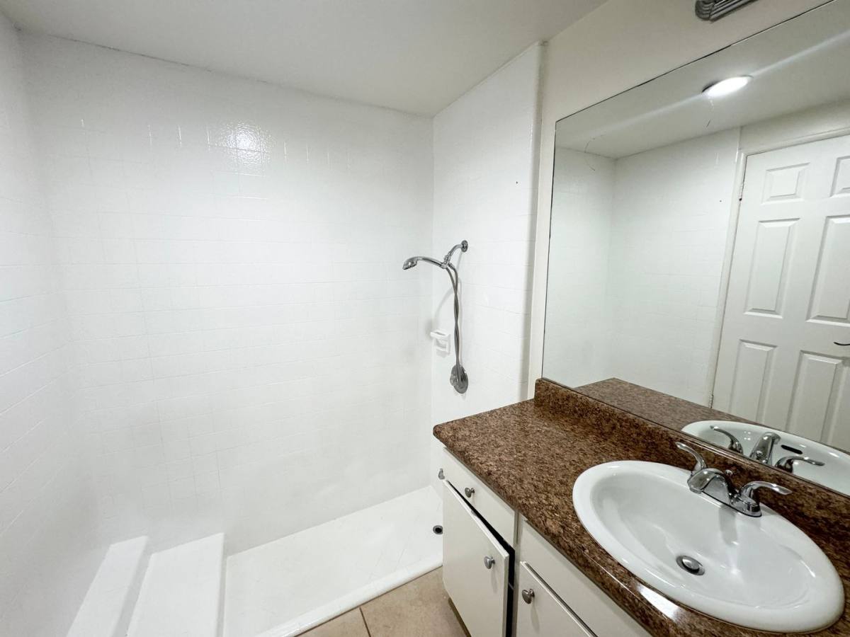 Apartment for rent at 3737 E Calle De Carlos, Palm Springs, CA 92264