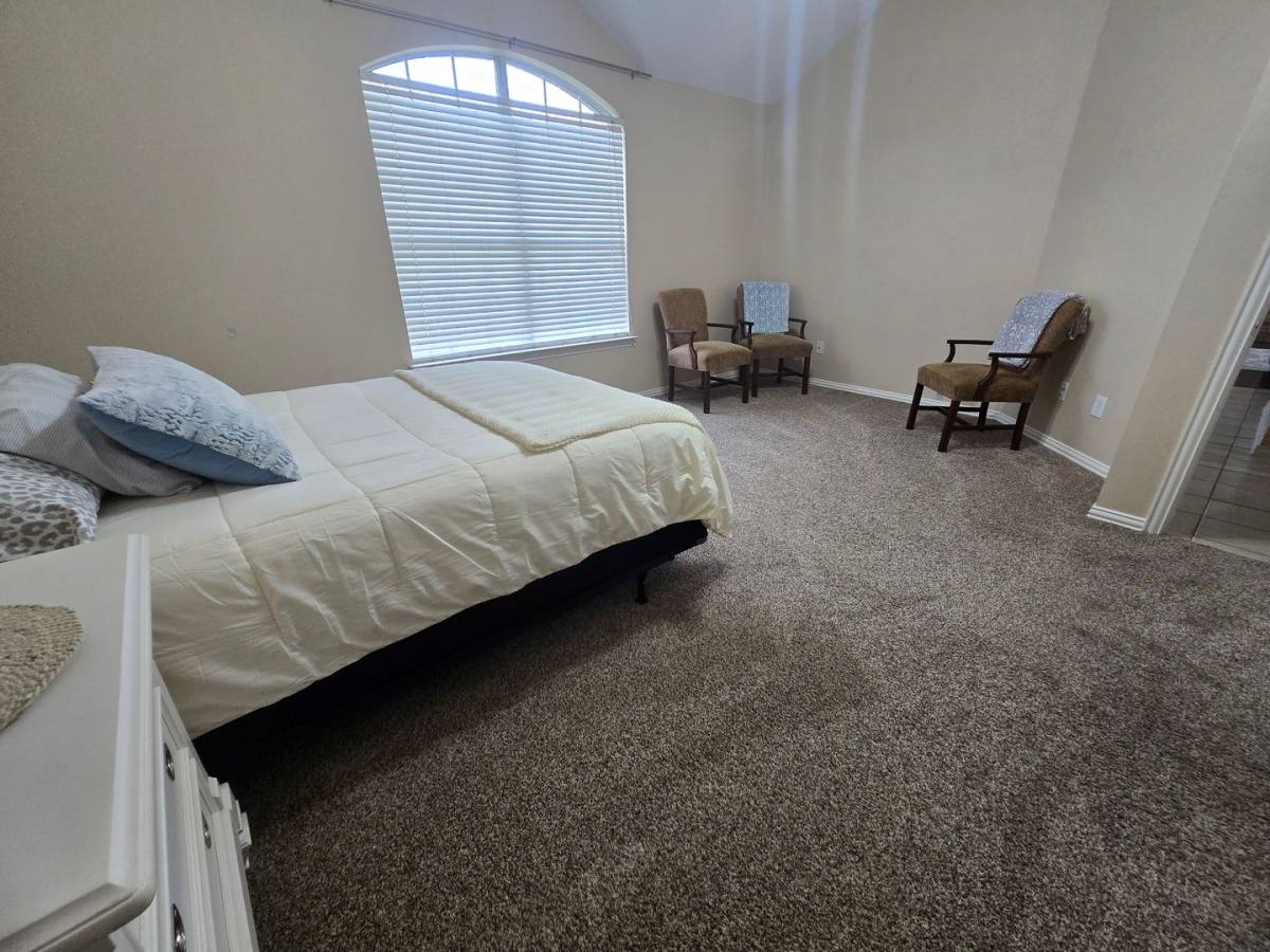 House for rent at 2816 Oakdale Dr, Burleson, TX 76028