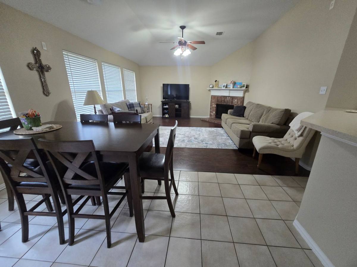 House for rent at 2816 Oakdale Dr, Burleson, TX 76028